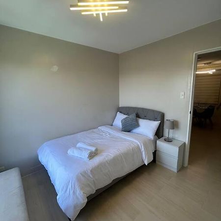Modern Oasis: Pool + Netflix Appartement Manilla Buitenkant foto