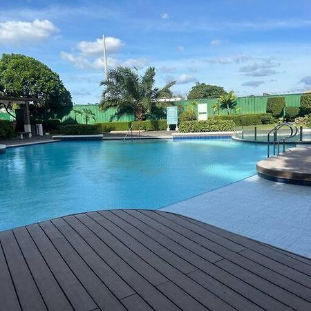 Modern Oasis: Pool + Netflix Appartement Manilla Buitenkant foto